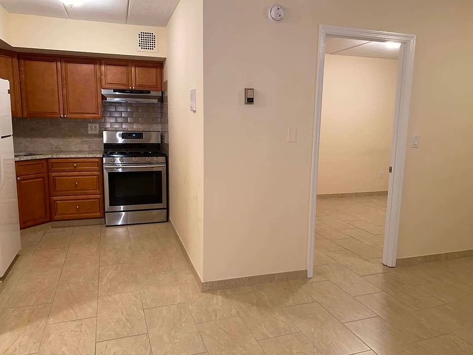 1st image of 20-72A Steinway St #2C