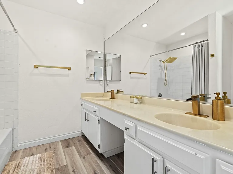 752 E Avenue J9 — Photo 38