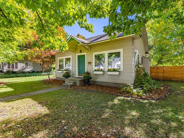 2323 W Regan Ave — Photo 32