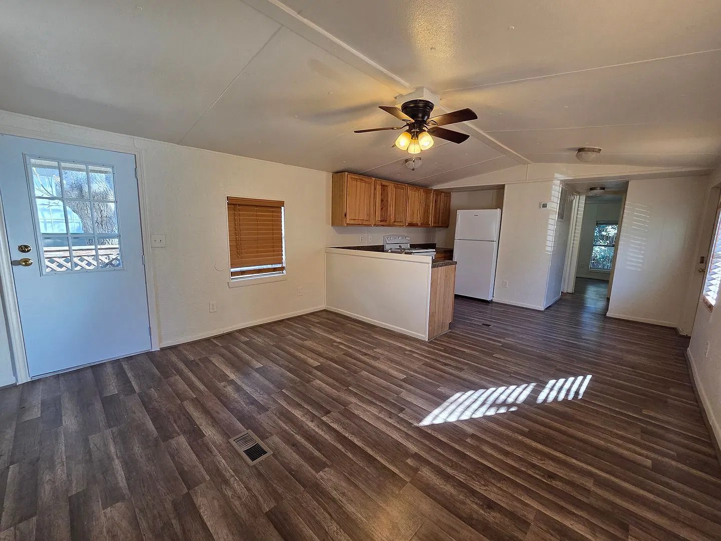 For Lease!! — Photo 4