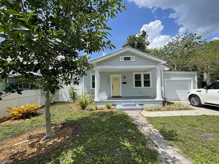 1308 E Chelsea St — Photo 3