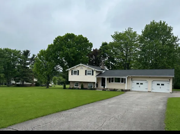 17836 Kingswood Dr, Chagrin Falls, OH 44023