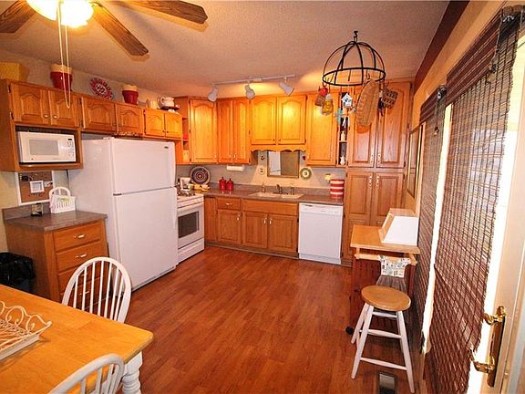 Spacious Eat-in Kitchen