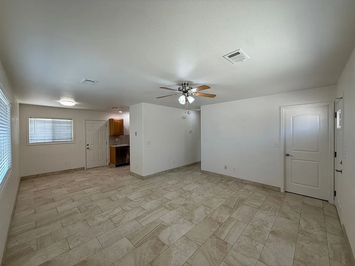 Building Photo - 3849 N Roosevelt St #4