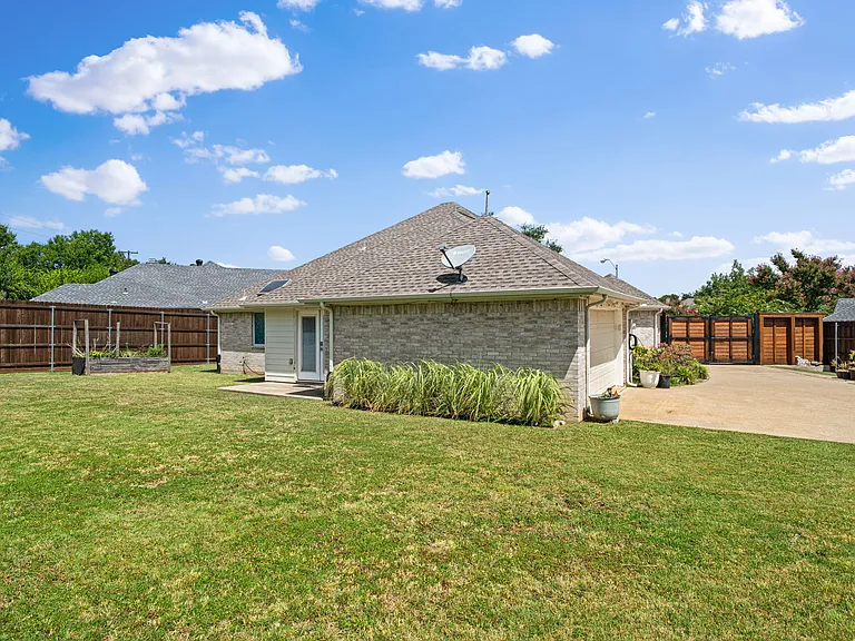 6402 Bluebonnet Dr — Photo 25
