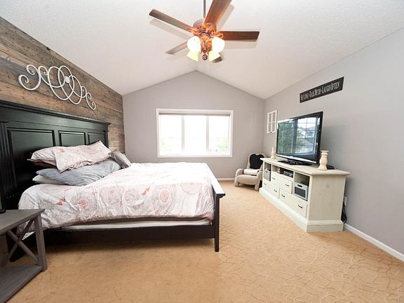 3rd image of 10297 Oakhill Ct