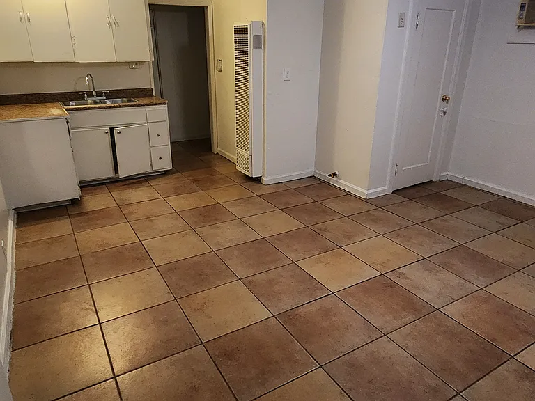 1214 Smith St — Photo 2