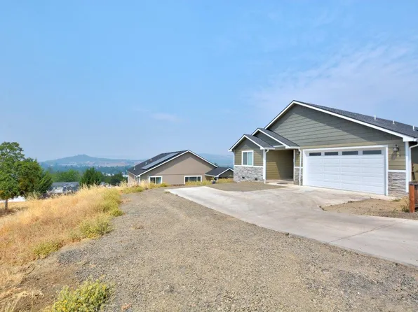 726 Onyx St, Eagle Point, OR 97524