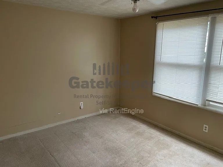 102 Cypress Ct — Photo 10