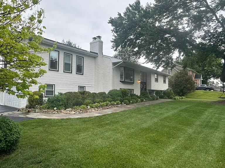 805 Golden Arrow St — Photo 3