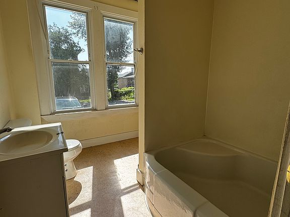 5th image of 414 South St #1A