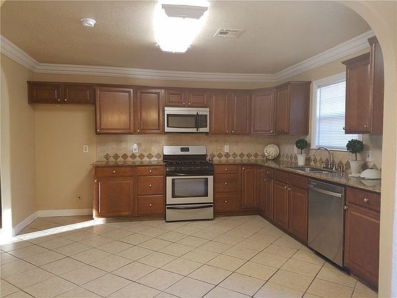 5th image of 1009 Jo Lynn St