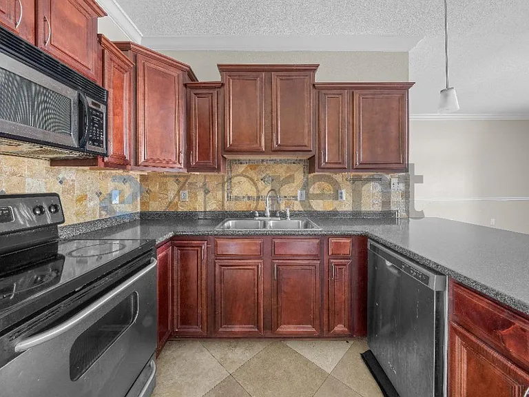 1418 Windsor St #1418 — Photo 9