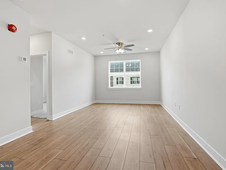 114 King St #B — Photo 9