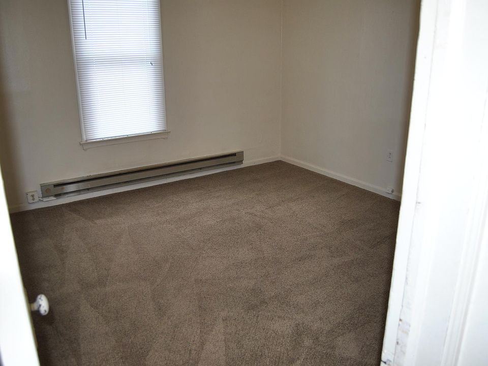 2nd image of 220 H St APT 4
