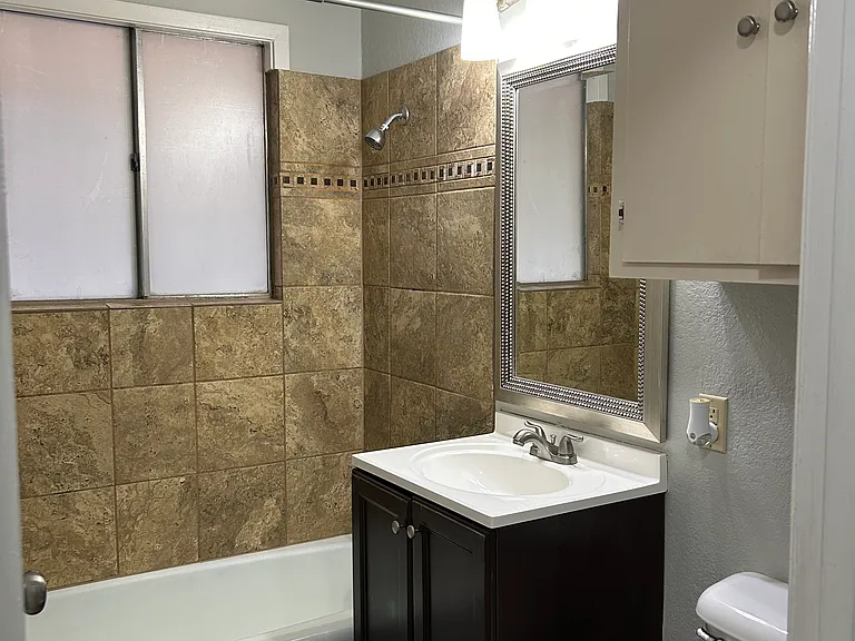 1606 N Vine St #B — Photo 5