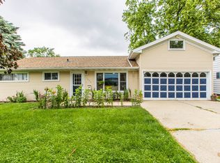 1202 Prairie Ln, Bloomington, IL 61701