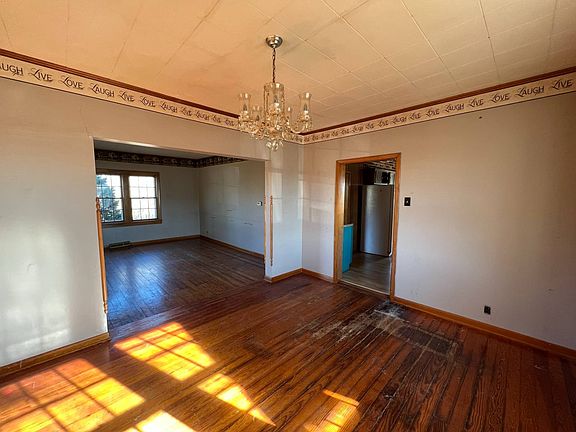 3rd image of 1092 N 18th Ave