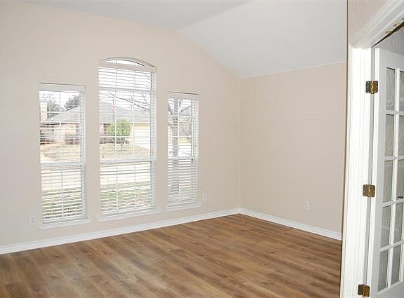 4th image of 608 McNeill Ln