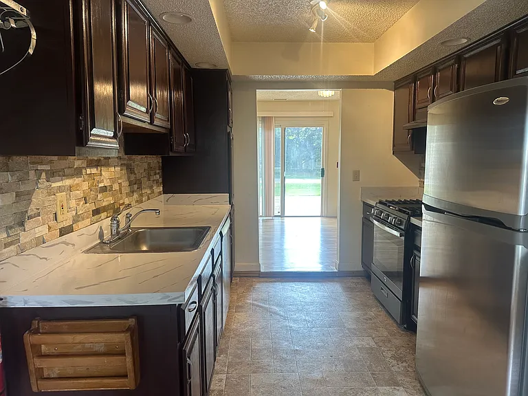 118 Magee Ct — Photo 6