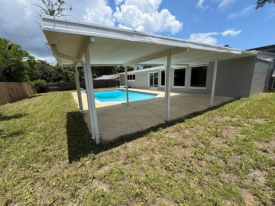 1822 Banyan Tree Dr