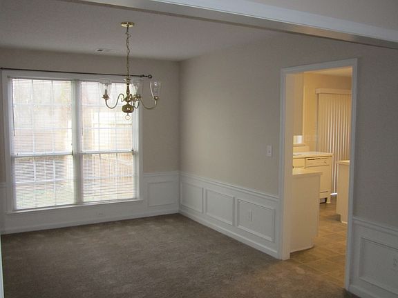 4th image of 3470 Chastain Glen Ln NE