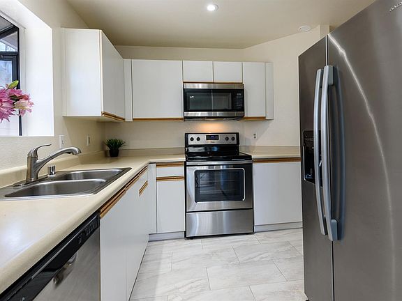 4th image of 439 Mission Boulevard