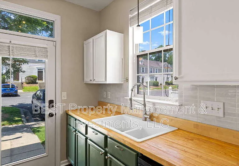 8130 Kings Creek Dr — Photo 12