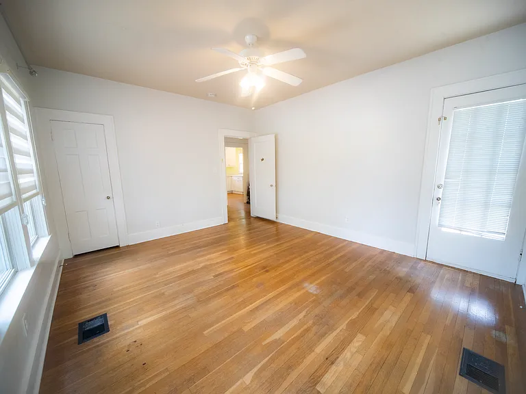 2600 Shirley Ave — Photo 24