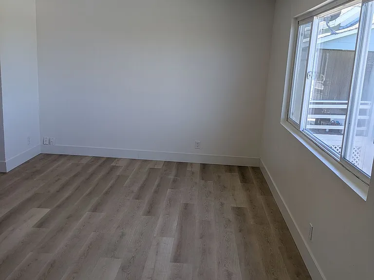 478 Porter St — Photo 3