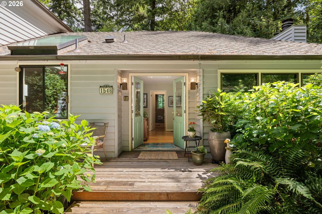 1546 SW Upland Dr, Portland, OR - View 3