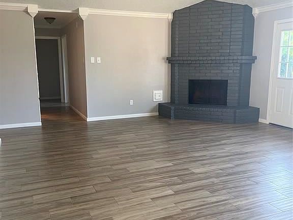 3rd image of 1726 Meadow Green Dr