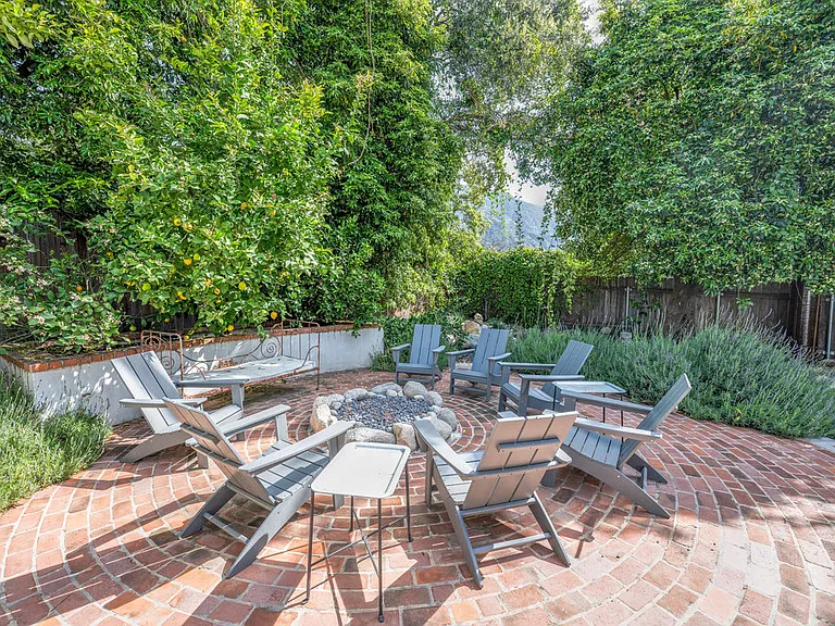 2152 Grand Oaks Ave — Photo 17