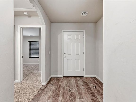 4th image of 1708 Burgundy Dr