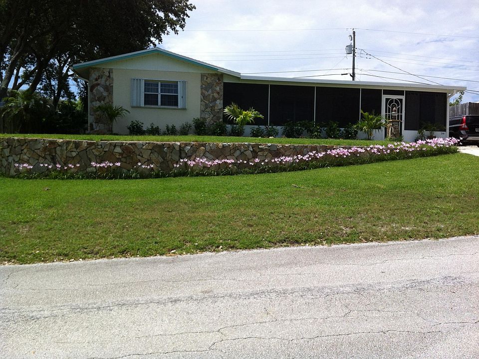 1st image of 2348 NE Center Cir