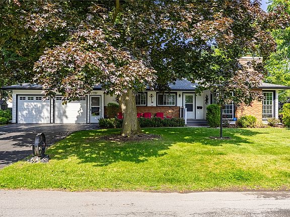 3rd image of 77 Willowen Dr