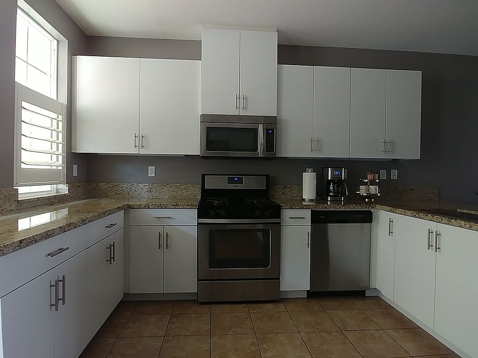 2nd image of 810 E Promenade Unit C