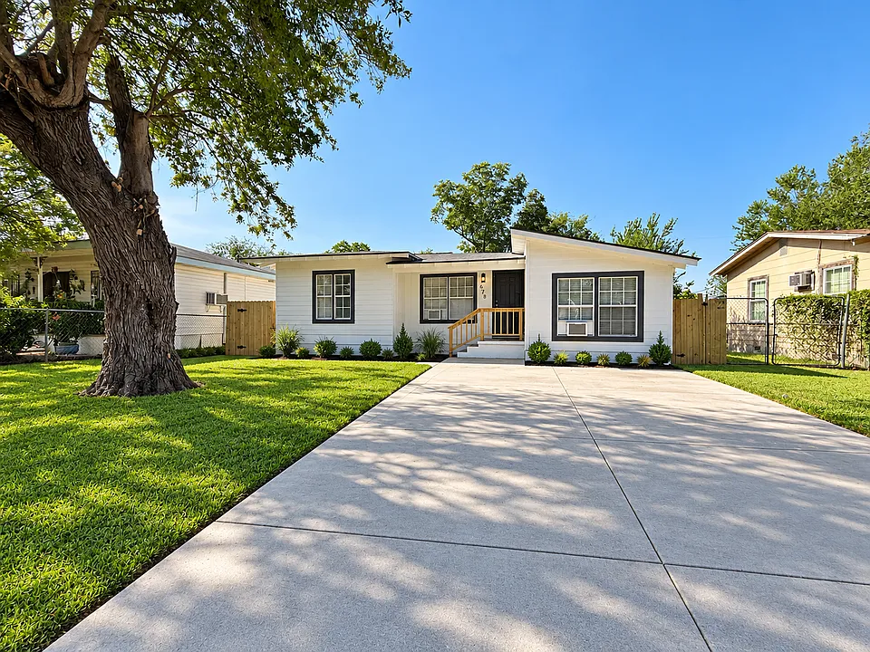 678 McLaughlin Ave