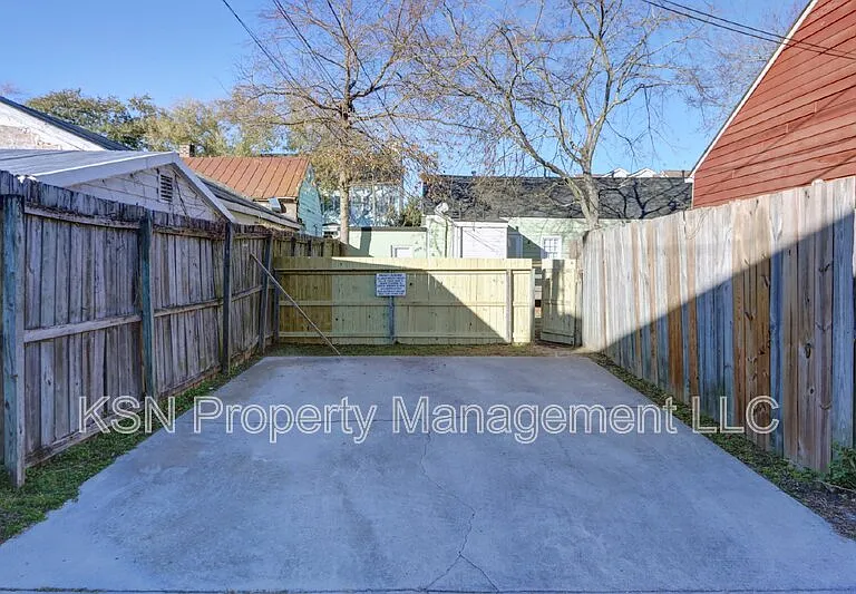 543 E Harris St — Photo 6