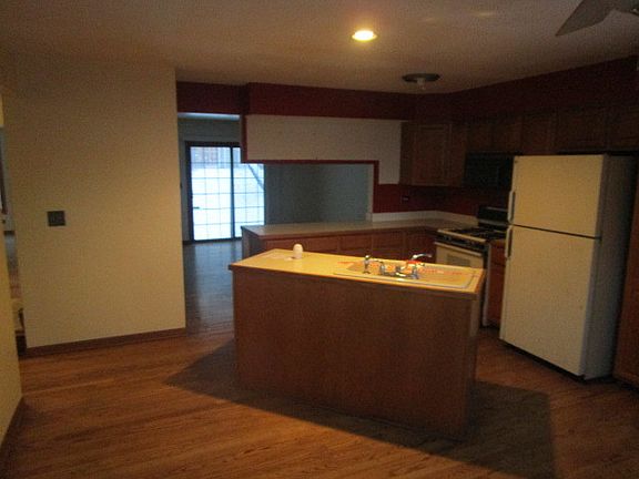 5th image of 554 Shagbark Dr #554