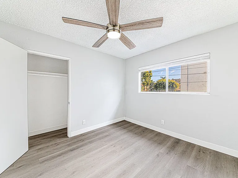 811 Gardenia Avenue — Photo 24
