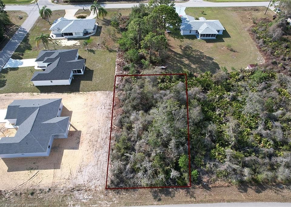 1st image of 233 Barbados Dr NE