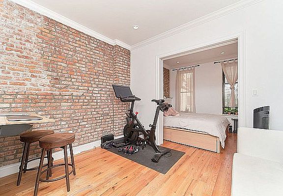 4th image of 319 E 78th St #3E