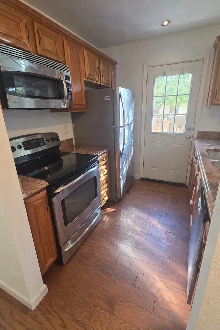 3 bed, 1944 sqft, $2,700 — Photo 1