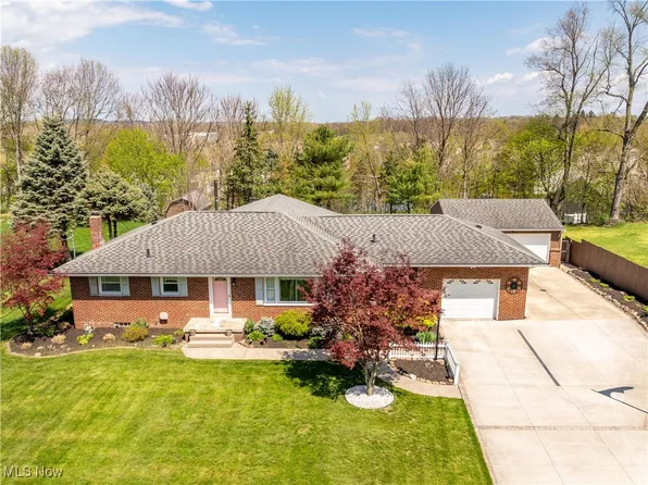 85 N House Dr, Akron, OH 44319