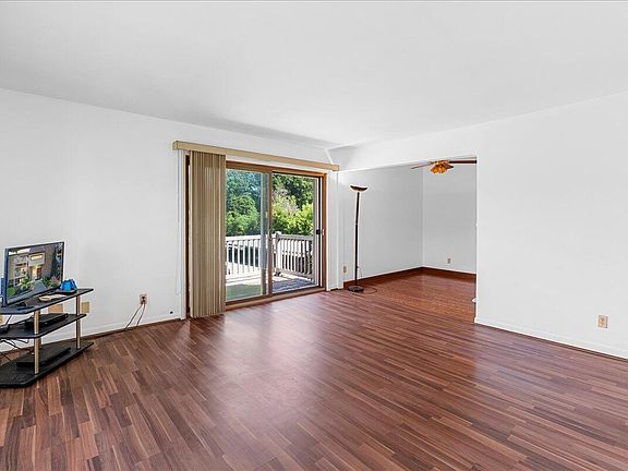 5th image of 523 Bainbridge Dr APT 41