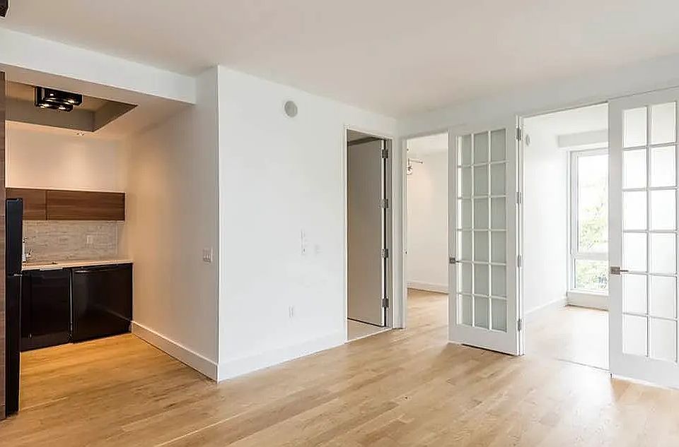 1st image of 74 Maujer St APT 3C