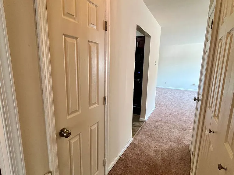 Oak Tree Apartments — Photo 43