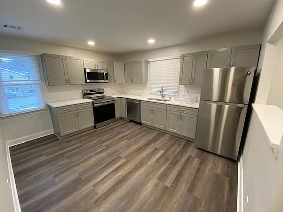 4th image of 7401 Harrow Dr #B