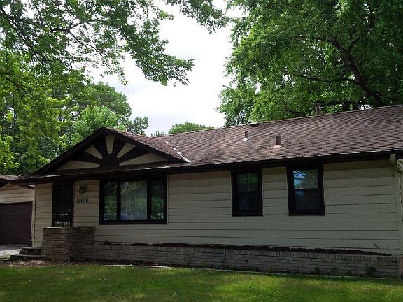 Charming 3 bedroom home. If you like gardening there is a ga